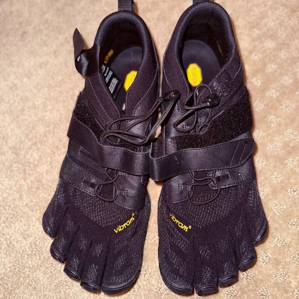vibram toe shoes